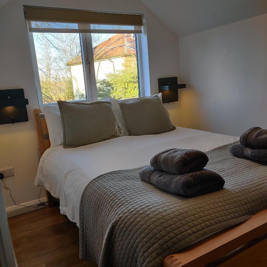 Delightful & Picturesque Modern Detached Apartment, Next To Chester Zoo, Near Park And Ride To City Centre Exterior foto