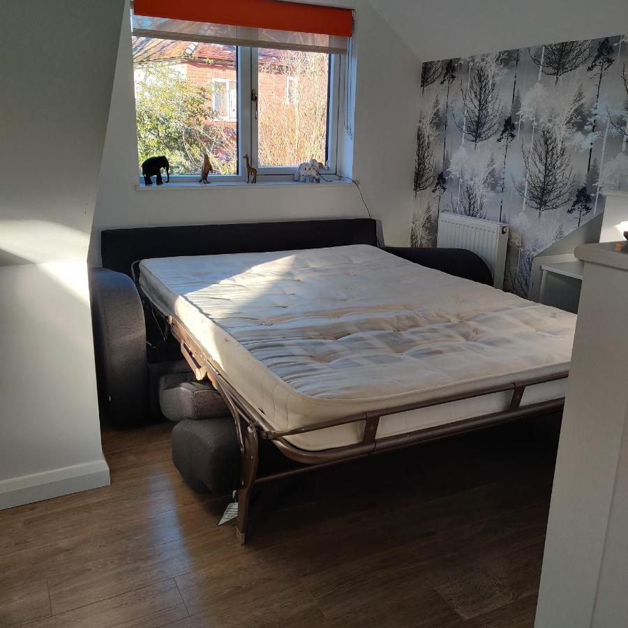 Delightful & Picturesque Modern Detached Apartment, Next To Chester Zoo, Near Park And Ride To City Centre Exterior foto