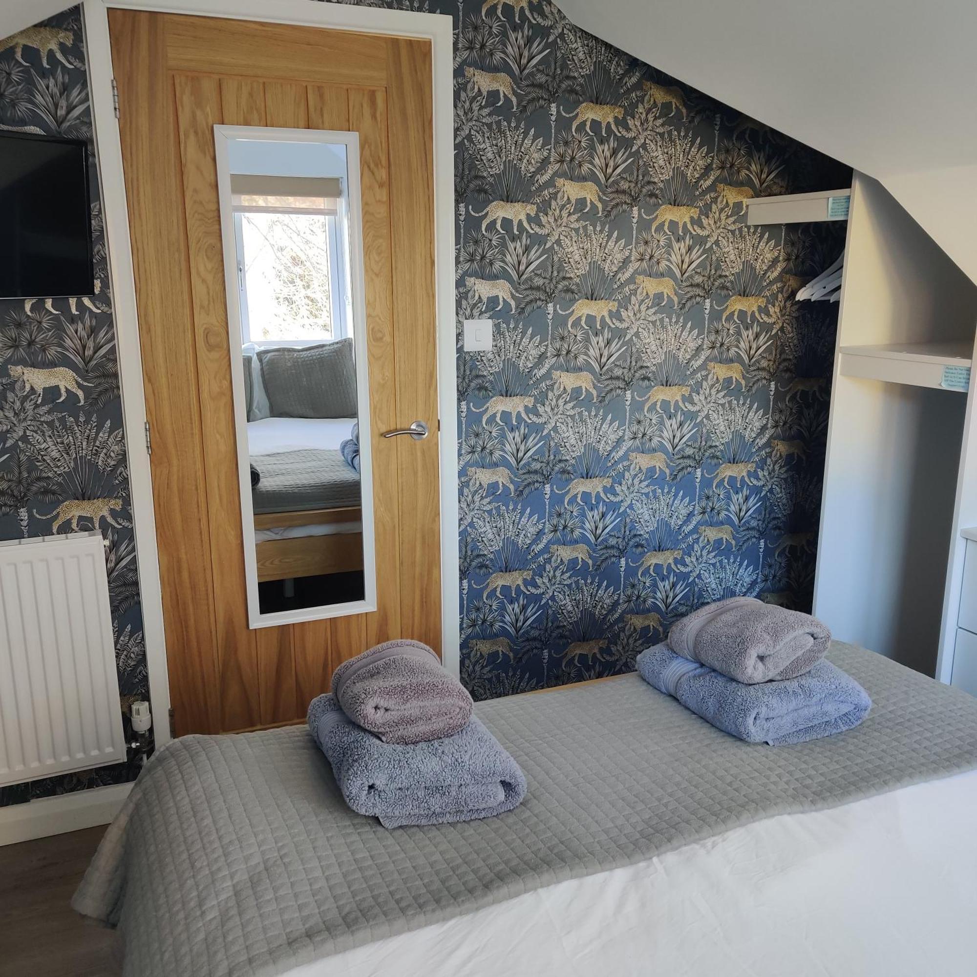 Delightful & Picturesque Modern Detached Apartment, Next To Chester Zoo, Near Park And Ride To City Centre Exterior foto