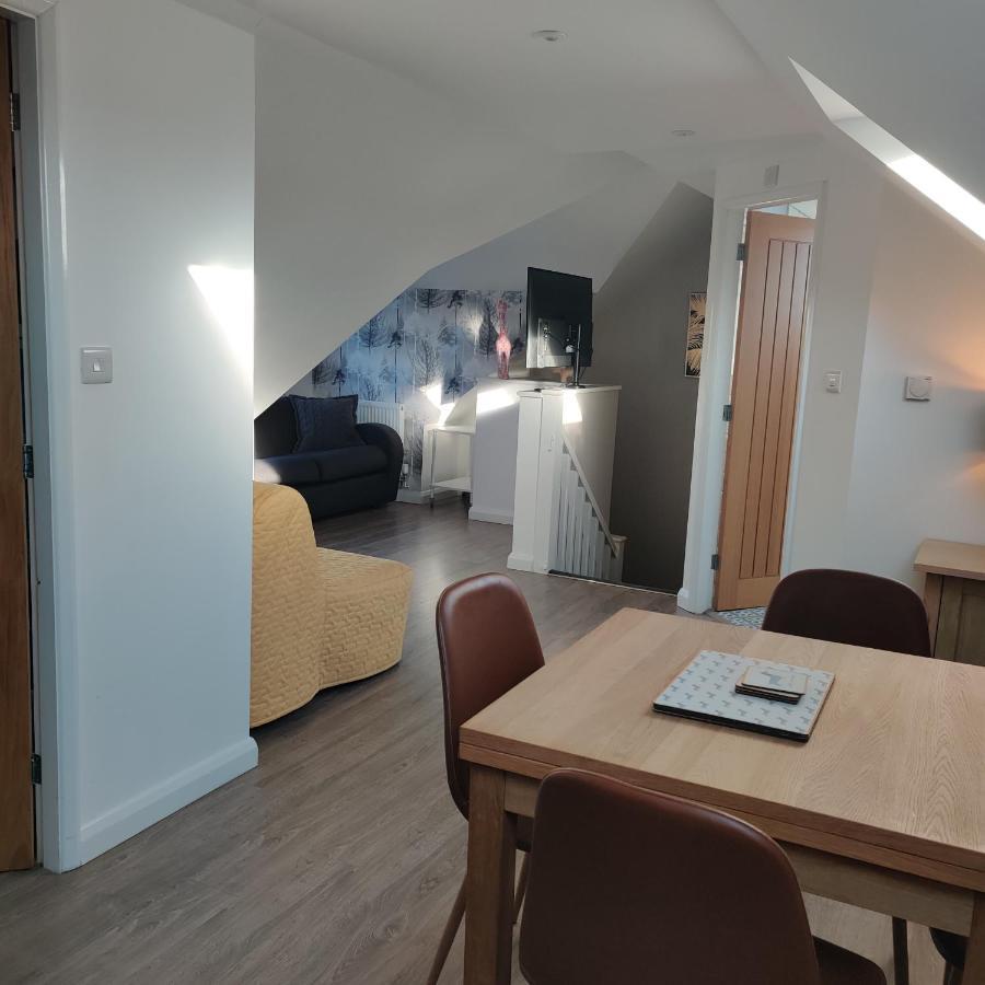 Delightful & Picturesque Modern Detached Apartment, Next To Chester Zoo, Near Park And Ride To City Centre Exterior foto